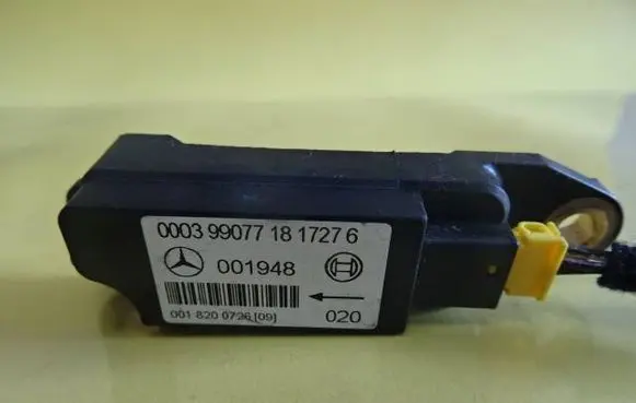 Mercedes-Benz C W202 Airbag deployment crash/impact sensor 0018200726