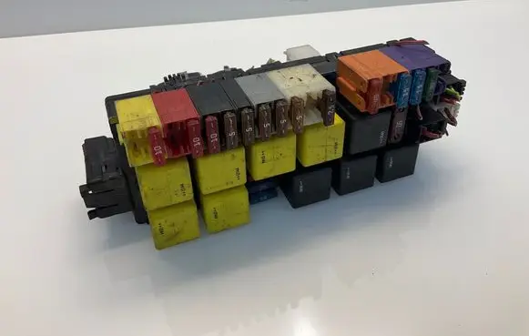 Mercedes-Benz S W220 Fuse module A0295450432 05045114 04511430011401