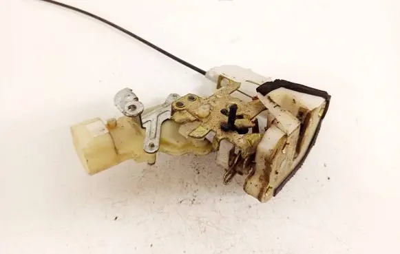 Toyota Yaris Rear door lock