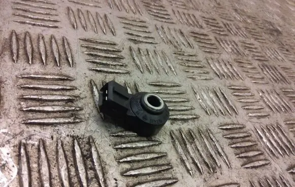 BMW X2 F39 Detonation knock sensor 7636937