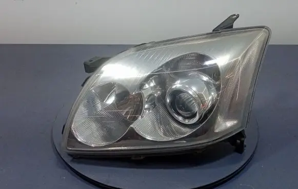Toyota Avensis Verso Headlight/headlamp 212-11F3L
