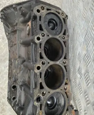 Mercedes-Benz Vito Viano W638 Engine block 646985 R6460110501