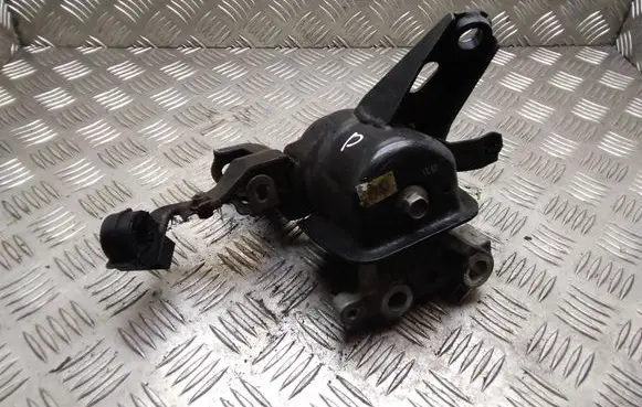 Toyota Prius (XW30) Engine mount bracket