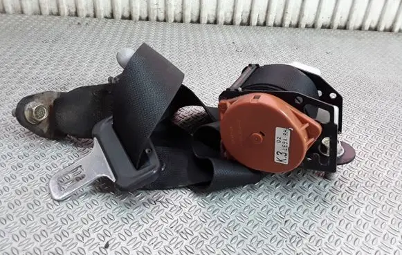 Mazda MPV Rear seatbelt