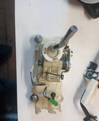 Volvo S60 Gear shifter/selector 1000301099