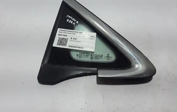 Chrysler Pacifica Front triangle window/glass 68227746AC