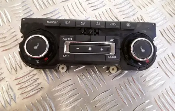 Skoda Octavia Mk2 (1Z) Climate control unit 3T0907044AC 5HB009749