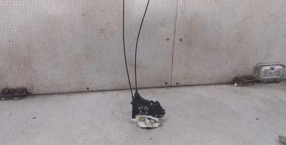 Mitsubishi Lancer VIII Rear door lock