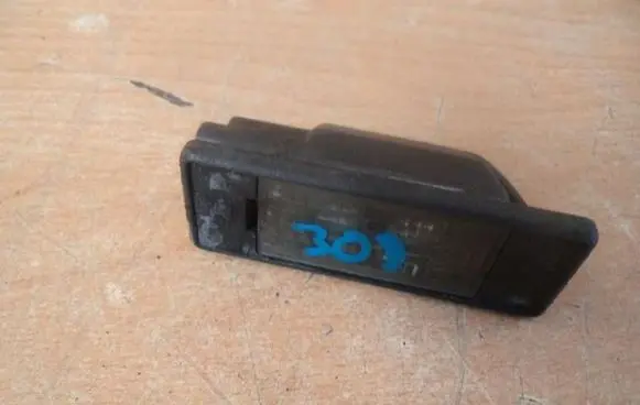 Peugeot 308 Number plate light