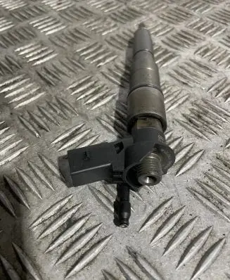 BMW 5 E60 E61 Fuel injector 7792721
