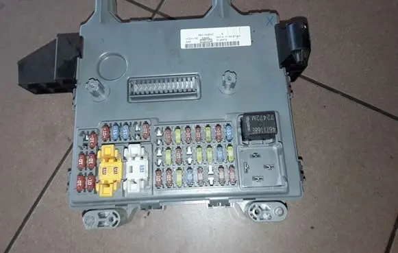 Jeep Cherokee Fuse module 56010436AC