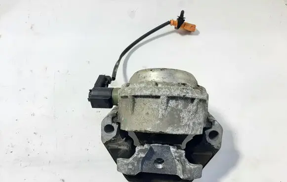 Engine mount bracket
