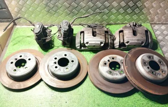 BMW 5 F10 F11 Brake discs and calipers set 6884301