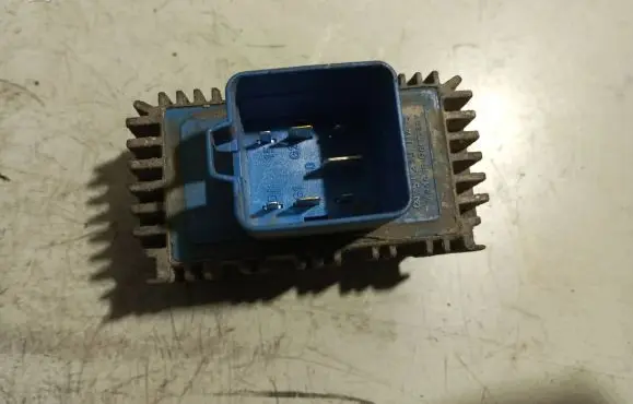 Opel Zafira B Glow plug pre-heat relay 55353011