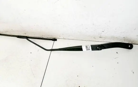 Chevrolet Orlando Front wiper blade arm