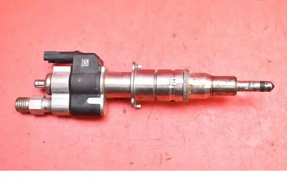 BMW 7 F01 F02 F03 F04 Fuel injector 7585261