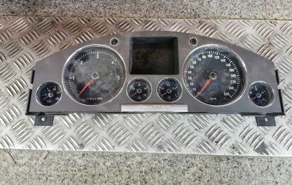 Volkswagen Phaeton Speedometer (instrument cluster) 3D0920885K