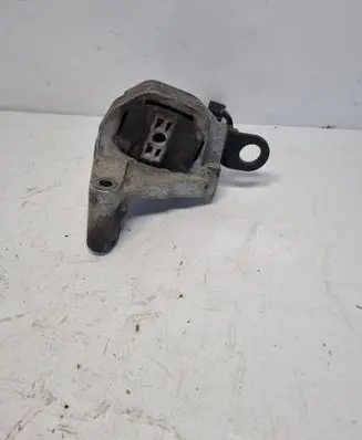 Volvo XC70 Engine mount bracket 326C88
