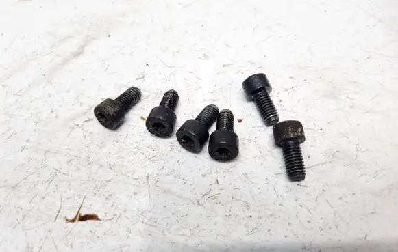 Volvo S40, V40 Nuts/bolts 