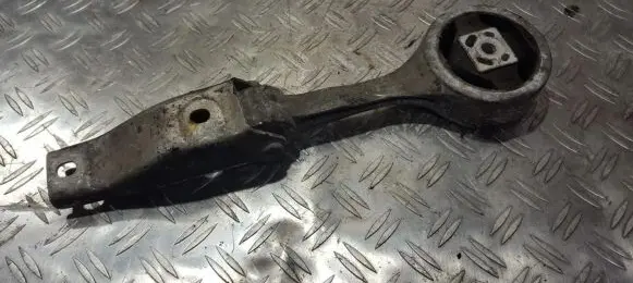 Volkswagen Polo Engine mount bracket