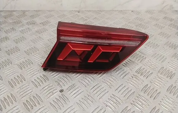 Volkswagen Tiguan Tailgate rear/tail lights 5NA945307
