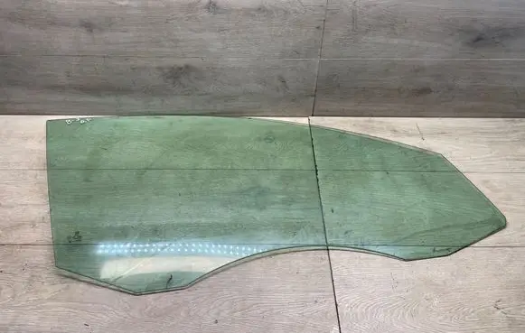 Volkswagen PASSAT B7 Front door window glass four-door 43R00082 A011404 DOT90AS2M40