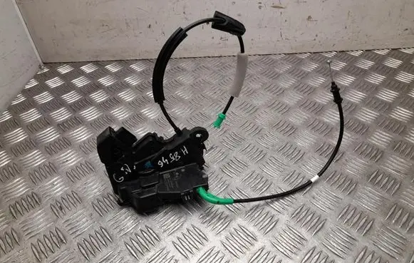 Opel Astra L Rear door lock 9846823780