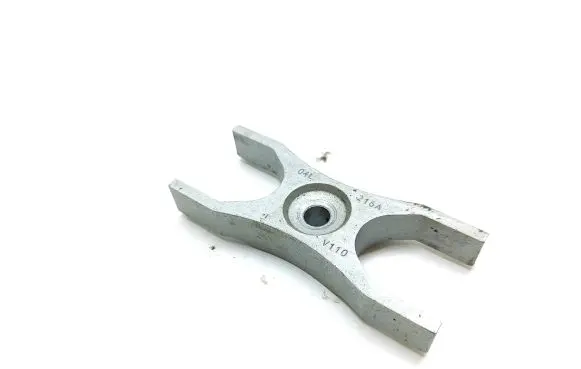 Volkswagen Golf VII Fuel Injector clamp holder 04l216A V110