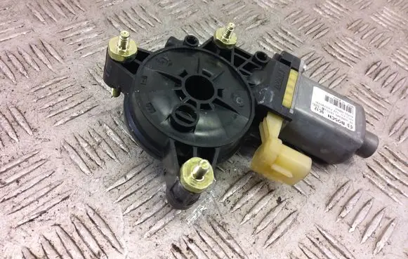 KIA Stonic Front door window regulator motor 82450H8000
