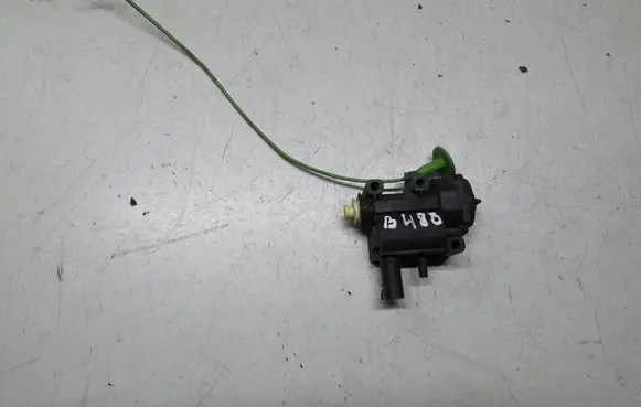 Fuel tank cap lock