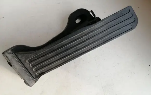 Volkswagen PASSAT B6 Accelerator throttle pedal 1K1721503L