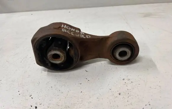 Honda Accord Engine mount bracket