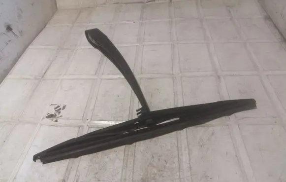 Mazda 3 I Rear wiper blade arm
