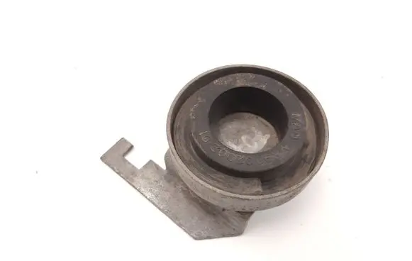 Toyota Hilux (AN10, AN20, AN30) Front shock absorber mounting bracket 