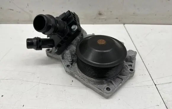 Mini Cooper Countryman F60 Water pump 8617545