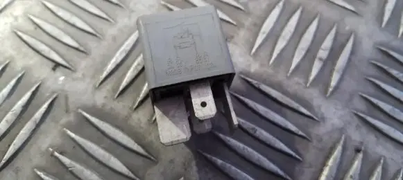 Volkswagen Golf IV Other relay 8D0951253 370