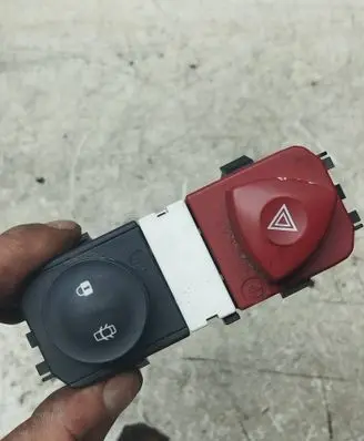 Renault Scenic II - Grand scenic II Hazard light switch 8200095493 8200107808 8200109723
