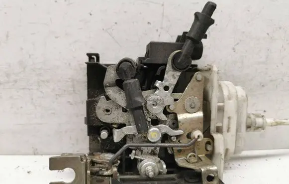 Audi A4 S4 B5 8D Front door lock 400173A