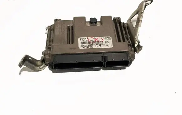 Toyota Avensis T270 Engine control unit/module 8966105G30 16326