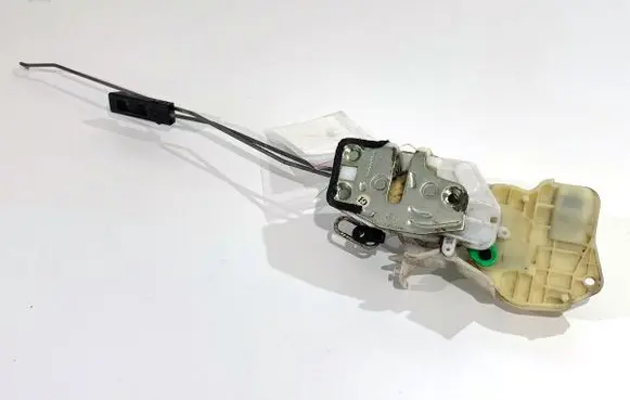 Honda CR-V Front door lock