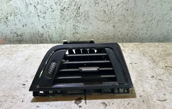 BMW 4 F32 F33 Dashboard side air vent grill/cover trim 9218550 508837