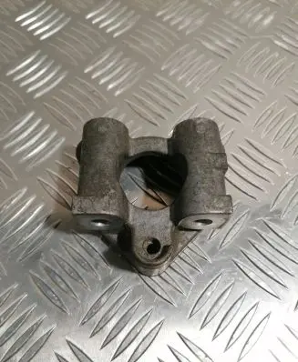 Opel Astra J Driveshaft support bearing bracket 13101631