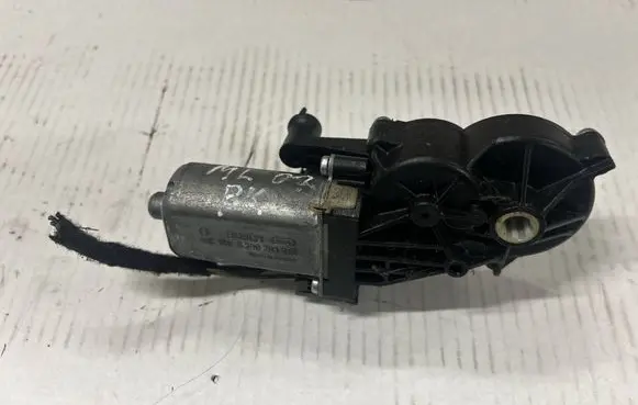 Mercedes-Benz ML W164 Seat adjustment motor 0390203210