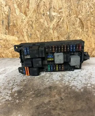 Mercedes-Benz E W211 Fuse module 2115454001 00005640B120410700018