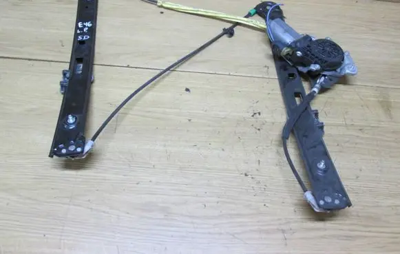 BMW 3 E46 Sliding door motor assembly