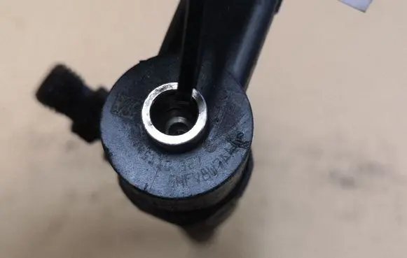 Opel Insignia A Fuel injector 0445110327