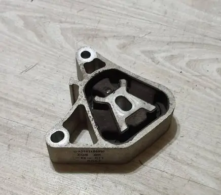 Mercedes-Benz CLA C117 X117 W117 Engine mount bracket A2462400809 ZGS011 8087