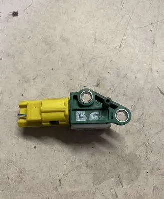 Volkswagen PASSAT B6 Airbag deployment crash/impact sensor 331324