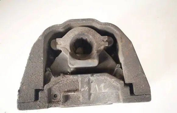 Skoda Octavia Mk1 (1U) Engine mount bracket 1j0199262
