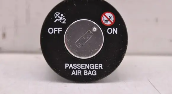 KIA Sportage Passenger airbag on/off switch